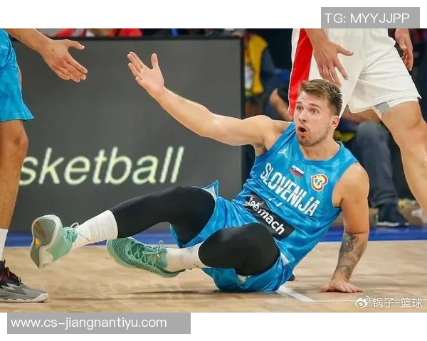 狄龙在比赛中频频假摔拉拽却依然赢得裁判青睐仿佛重回FIBA赛场